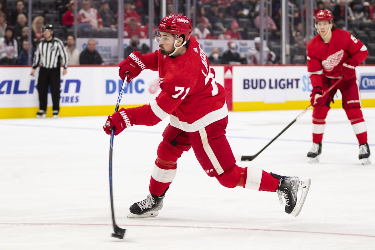 ICYMI: Larkin helps lead Red Wings to victory over Sharks - WingsNation