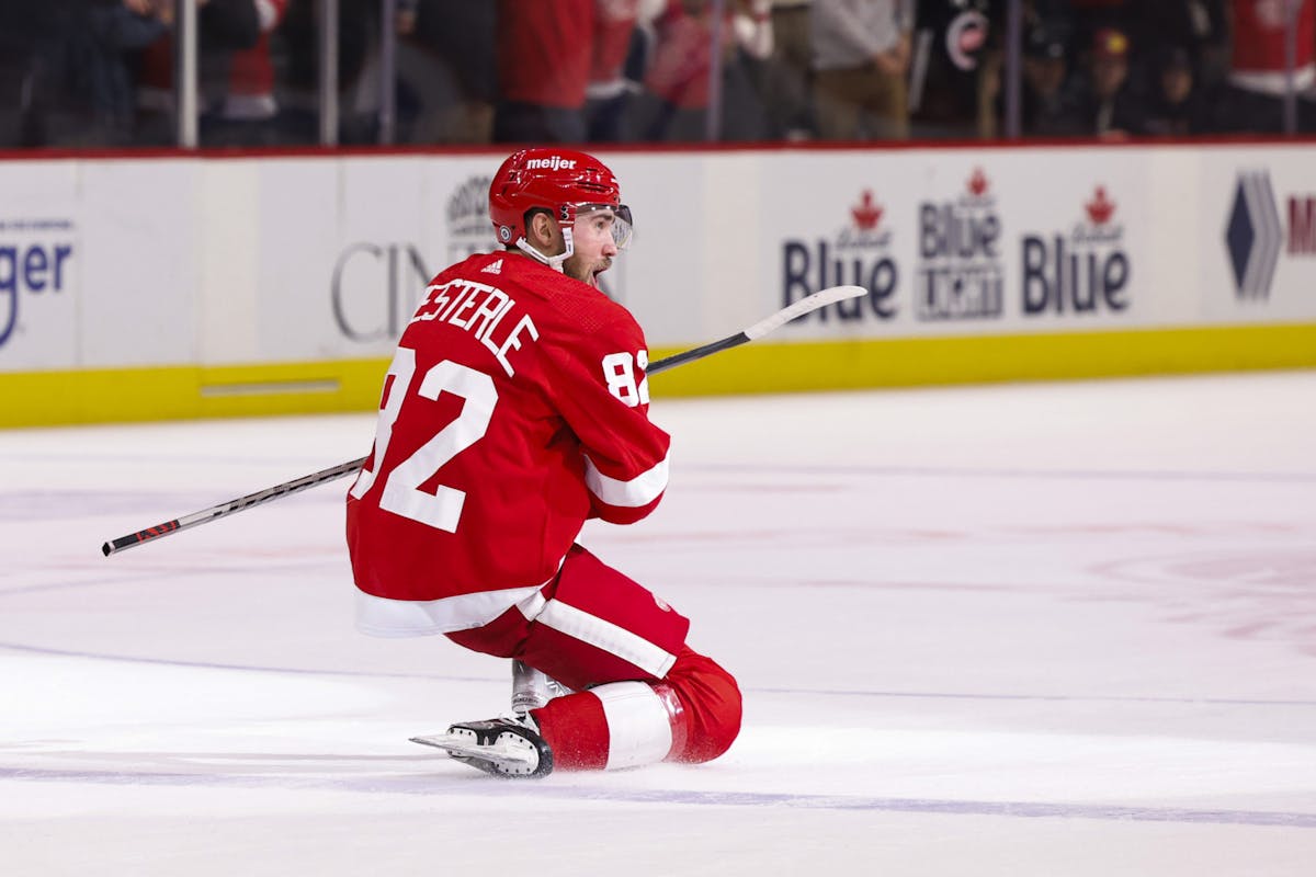 Is Dylan Larkin a top-10 center in the National Hockey League? - WingsNation