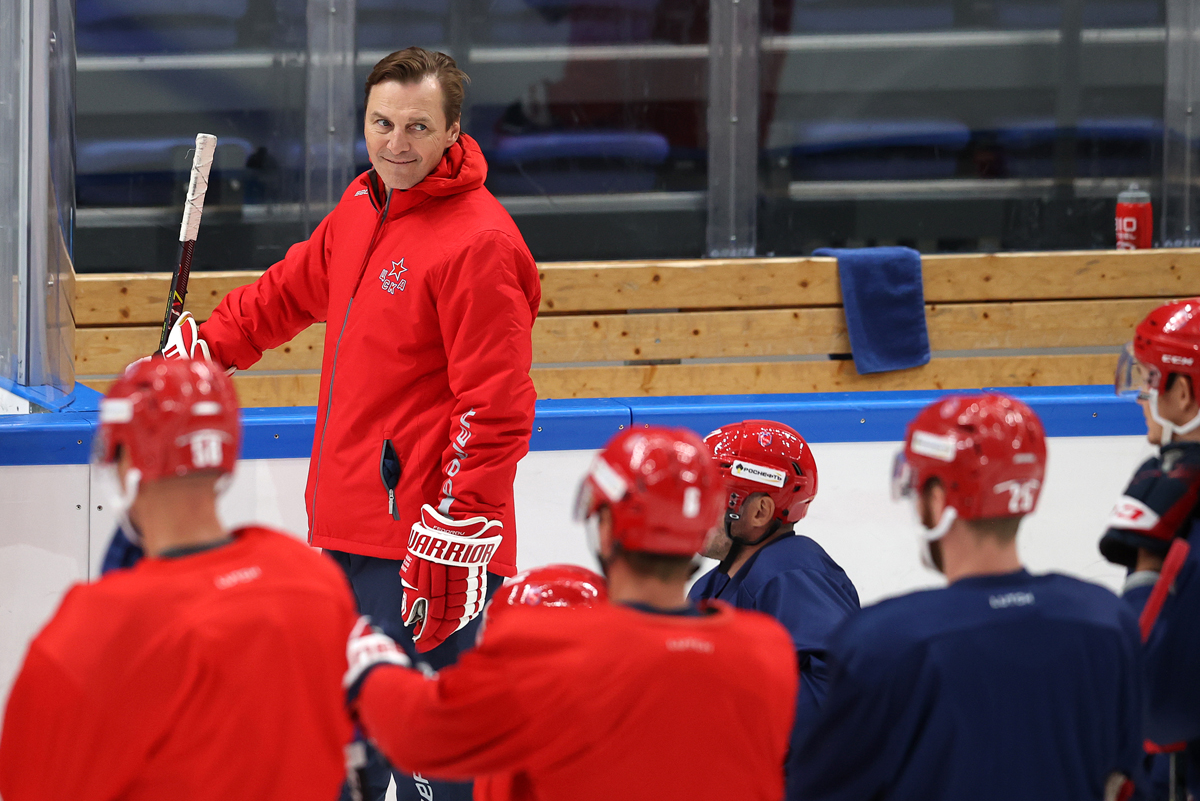 KHL on X: 9-0 playoff record for head coach Sergei Fedorov